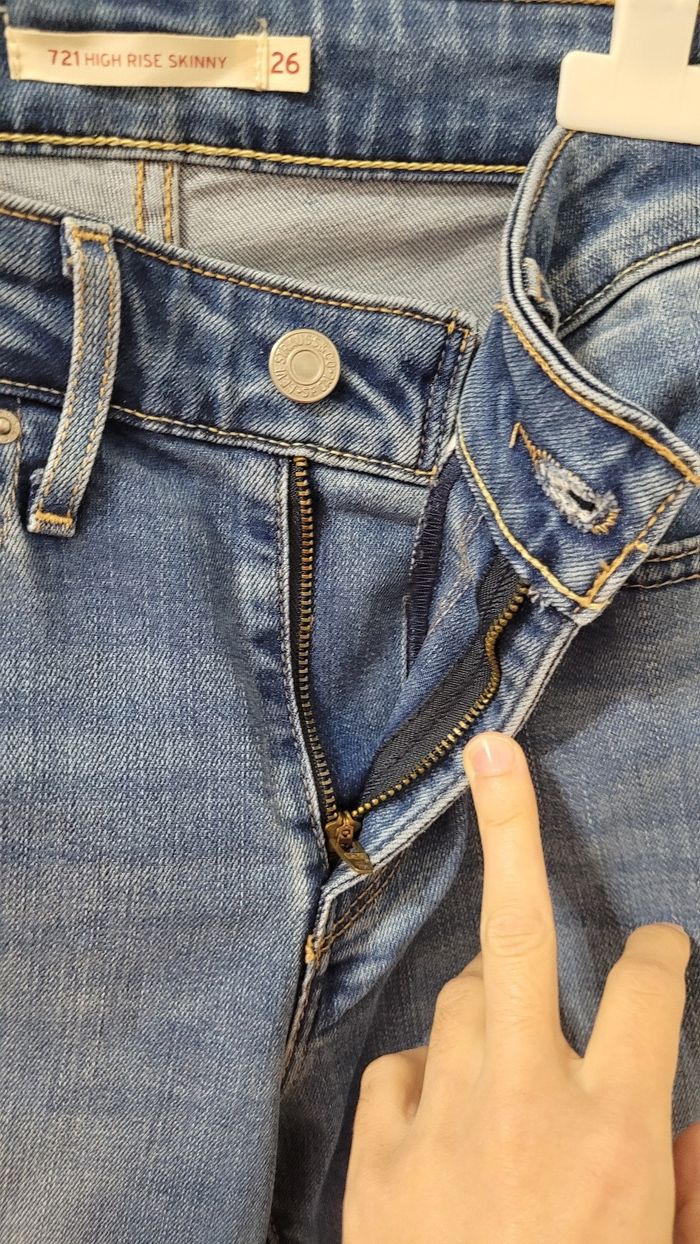 Jean levi's  W26 L34 - photo numéro 3