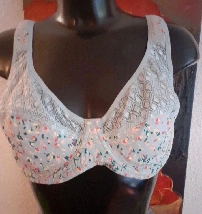 Soutien-gorge à armatures 100D