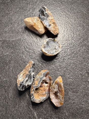 Lot d’agates naturelles brutes – géodes – 74g