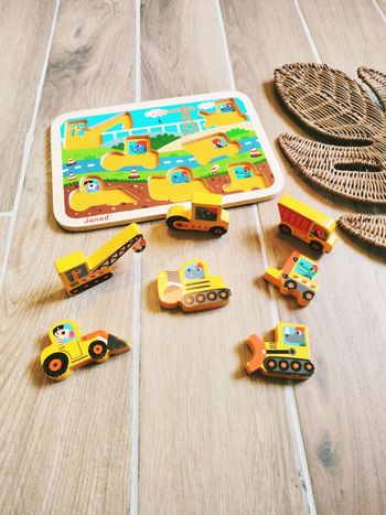 🚜Puzzle d'encastrement 3D véhicules de chantier en bois marque Janod