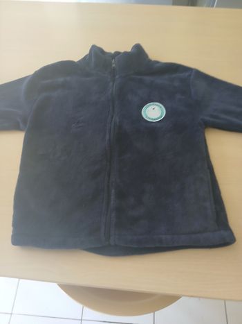 Gilet doux fille a fermeture+2 poches taille 8 ans   d hiver couleur marine