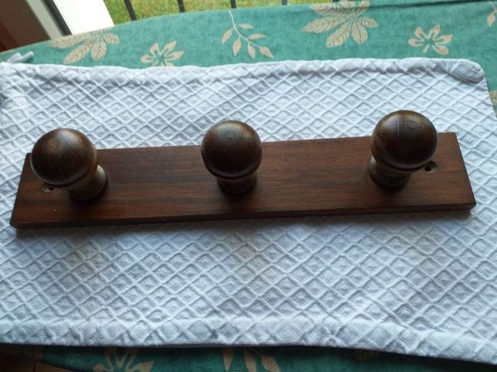 porte manteau en bois avec 3 patères