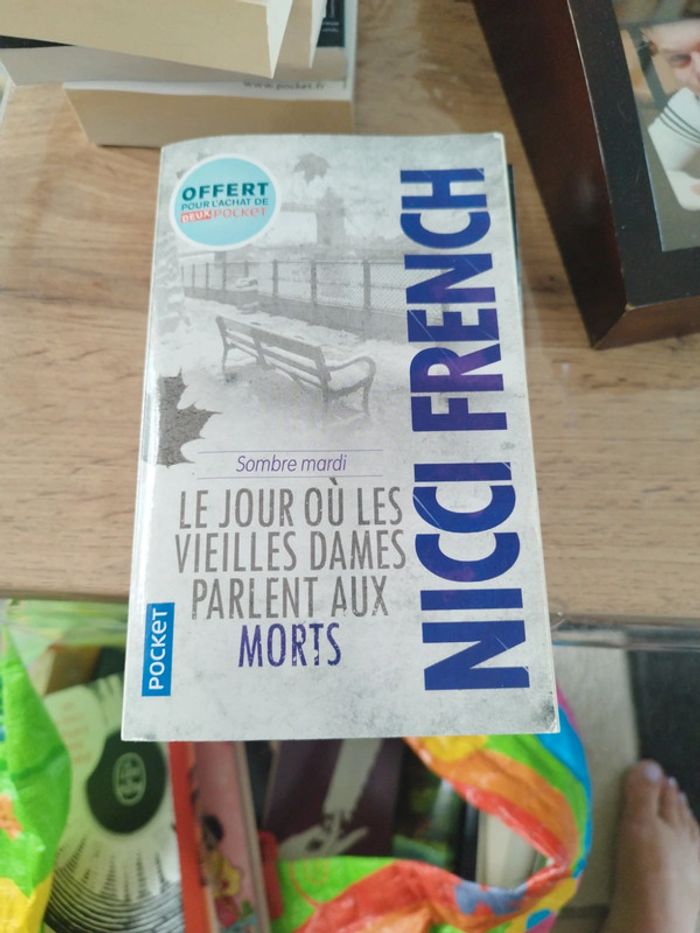 Le jour où les vieilles dames parlent aux morts