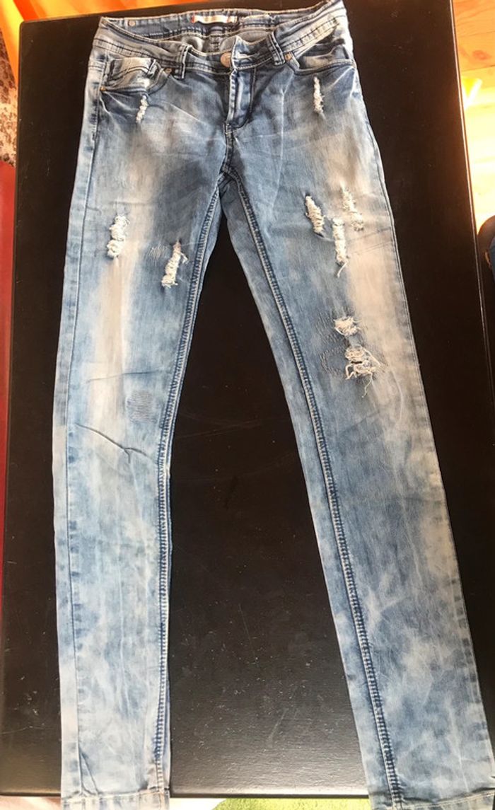Jean troué taille 36