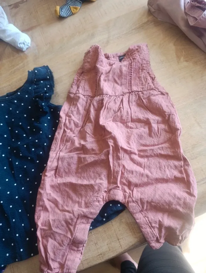 Lot robes combi 9 mois - photo numéro 4