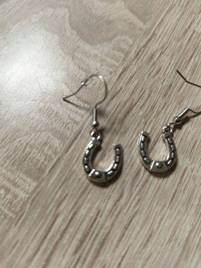 Boucles d'oreilles fer a cheval - photo numéro 2