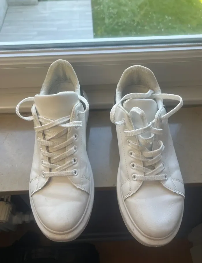 🔹 Baskets Blanches Détail Noir – Shein 🔹 - photo numéro 2