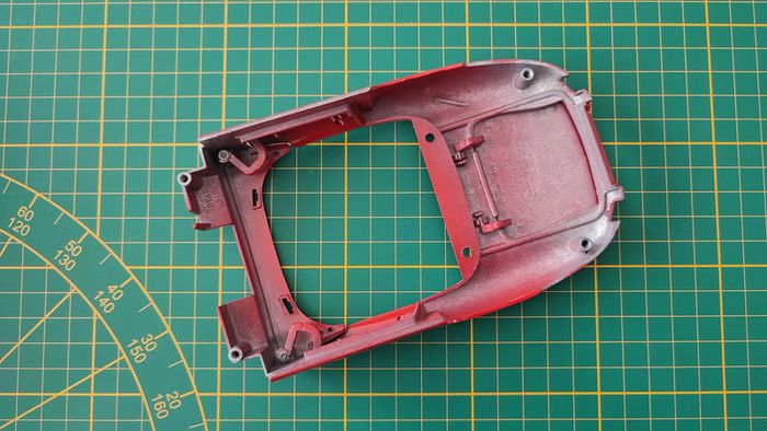 Carcasse avec coffre pièce détachée miniature jaguar type E 1961 1/18 burago #B38 - photo numéro 2