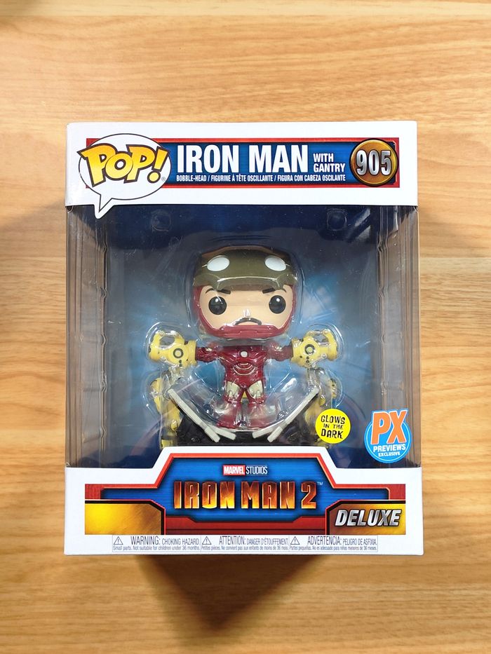 Funko Pop! Deluxe Iron Man With Gantry #905 - Iron Man 2 (Glow)
