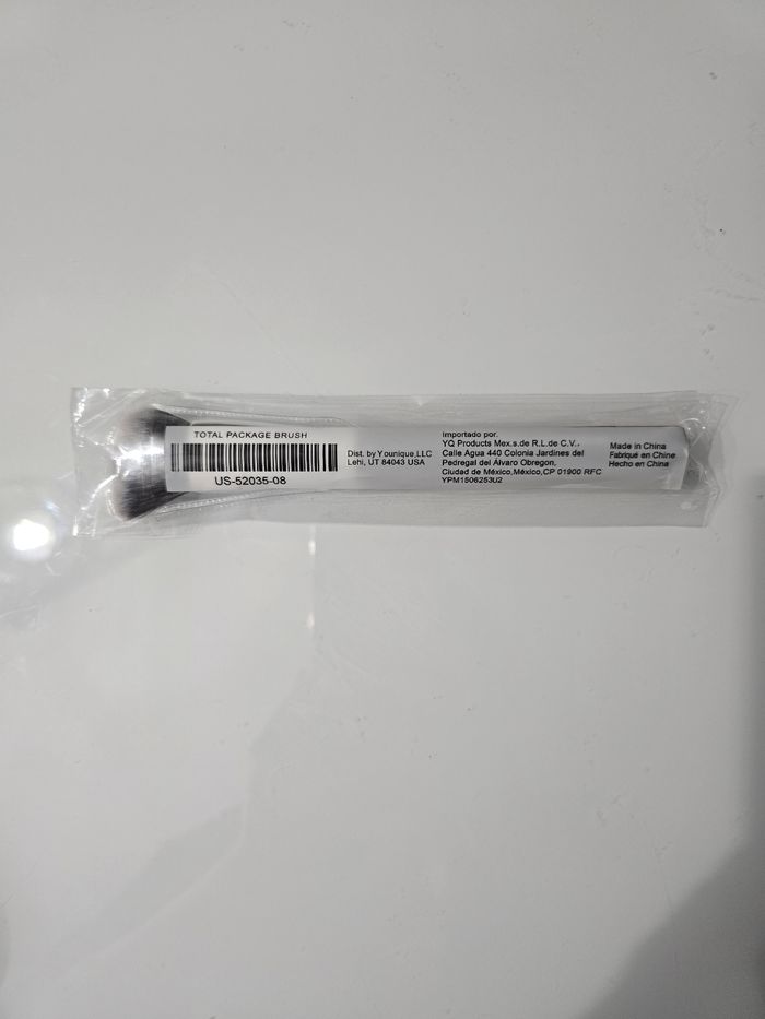 Pinceau 4 en 1 Younique neuf - photo numéro 2