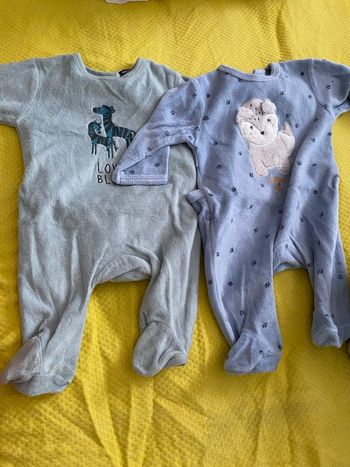 Vêtements 1 mois : bodies, grenouillères et bas