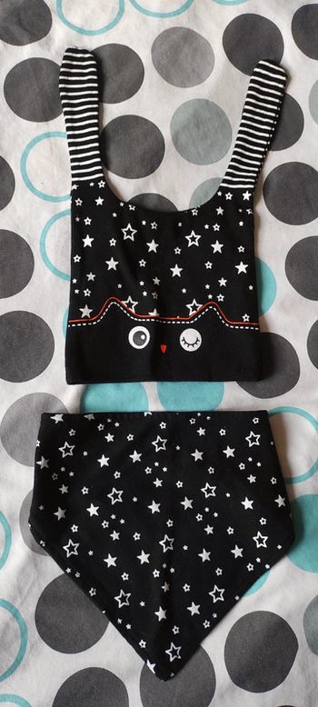 Bonnet +bavoir chouette étoiles original