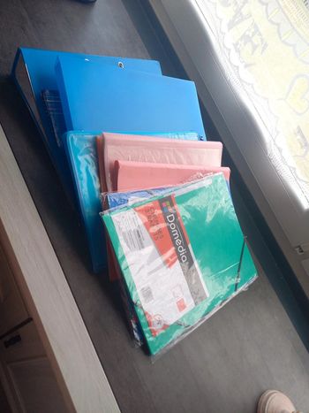Lot de fournitures scolaires
