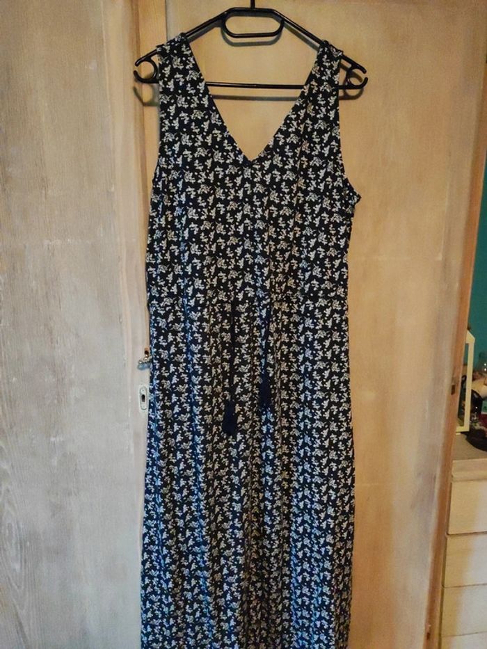 Robe longue fleurie col v - photo numéro 2