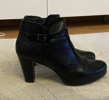 Paire de bottines femme