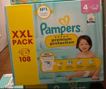 des couches Pampers premuim taille 4