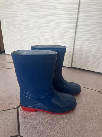 Paire de bottes bleues et rouge pointure 28