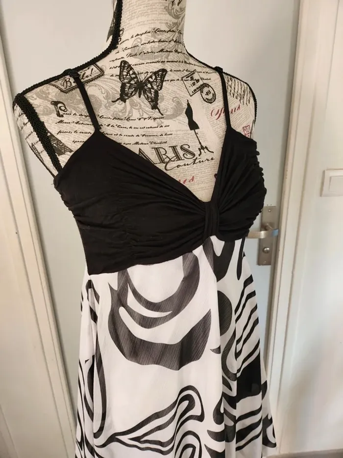 Très Jolie robe bustier Noire et blanche de taille unique - photo numéro 2