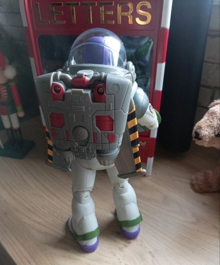 Toy story buzz 31 cm déploie ses ailes lumière et fait de la fumée - photo numéro 2