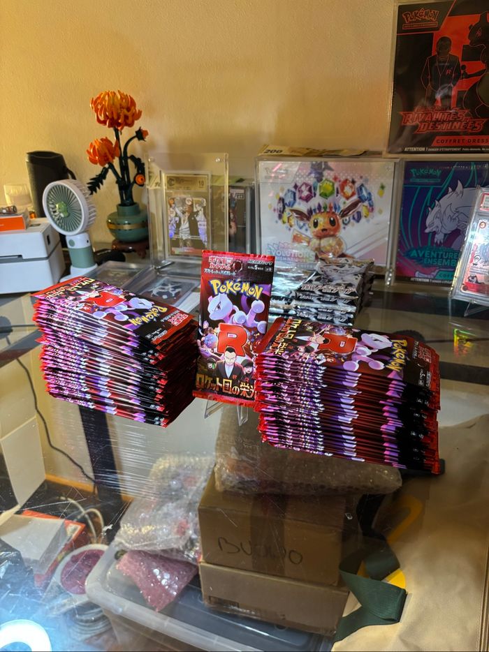 Lots de 100 booster team rocket