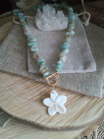 Collier bohème pierres d'amazonite et fleur en n'acre naturelle