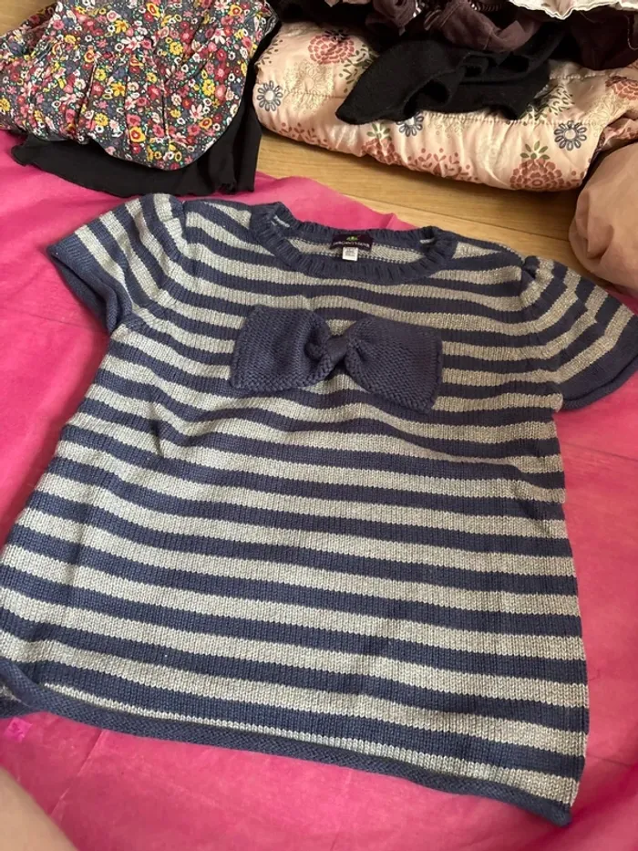 Haut bleu et gris