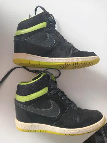 Nike Force compensées