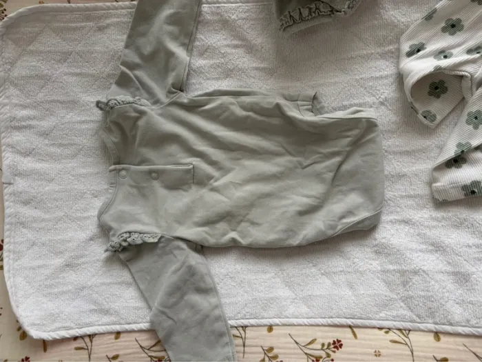 Ensemble vert d’eau bébé fille taille 1 mois - photo numéro 9