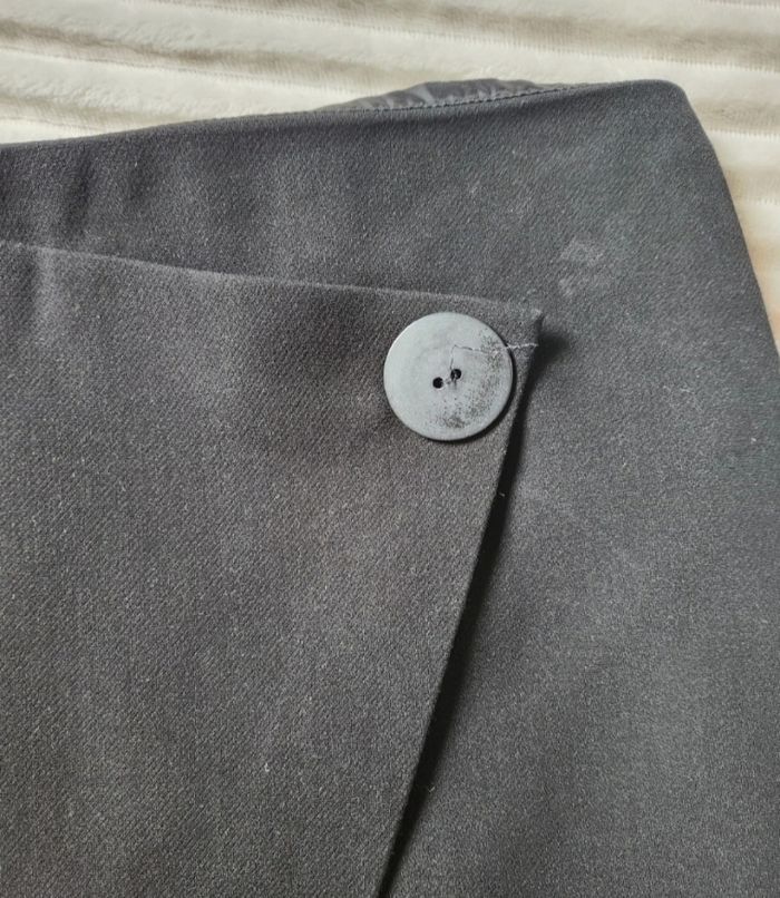 Jupe courte noire Grain de Malice – Taille 36 – Chic et basique - photo numéro 2