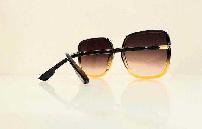 Lunette de soleil femme carrée marron dégradés UV protection catégorie 3 - photo numéro 4