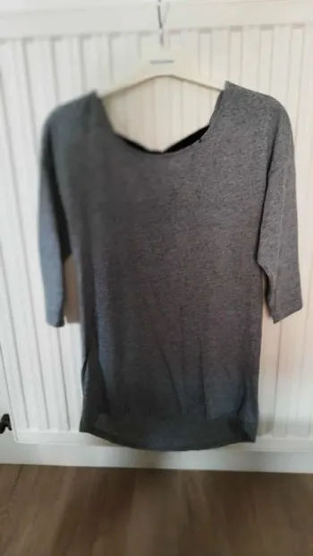Haut avec noeud gris chiné