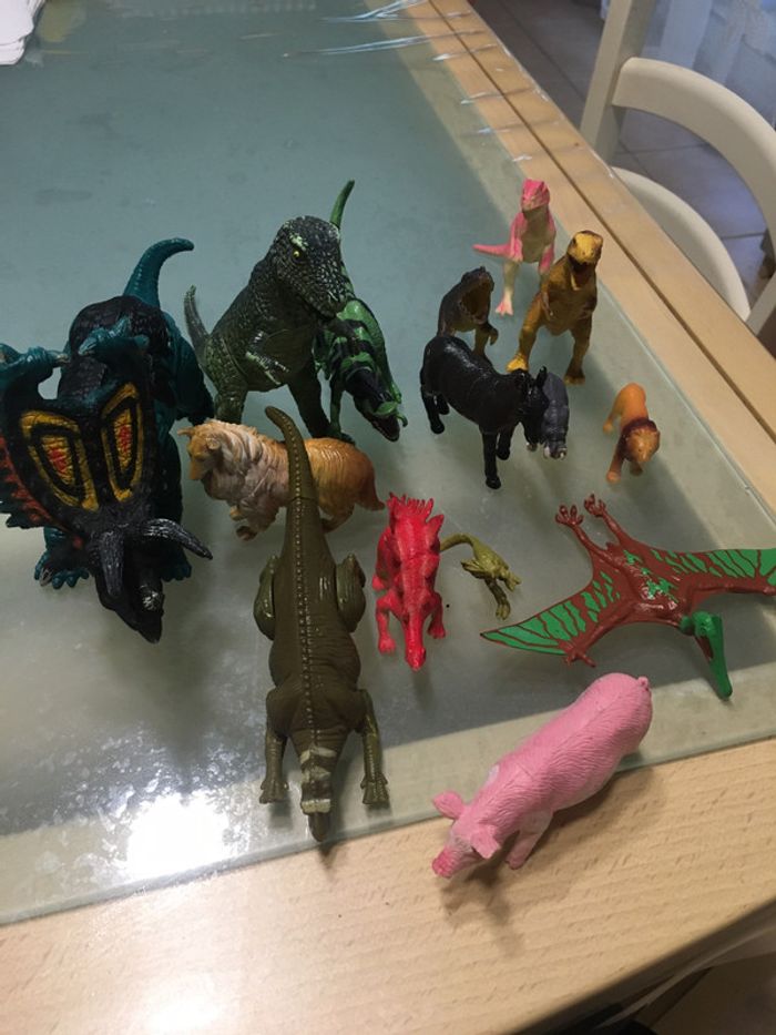 Lot dinosaures et animaux