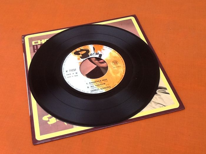 Vinyle 45 tours Charles Aznavour Caroline (1968) - photo numéro 4