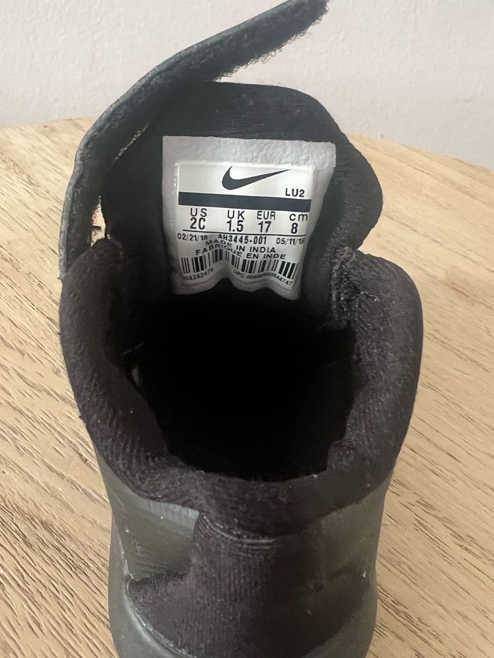 Baskets Nike bébé taille 17 - photo numéro 4