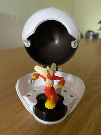 Pokémon lançeur Pokeball + figurine extra bille