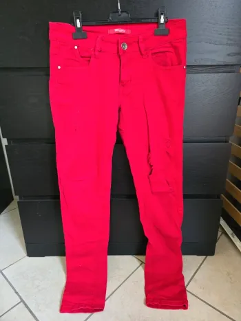 jeans rouge Monday denim