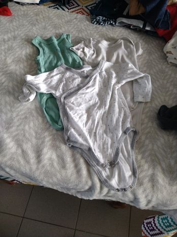 Lot 3 bodys Kiabi 6 mois