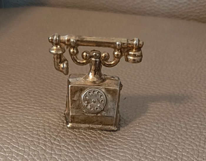 Téléphone miniature maison de poupée objet