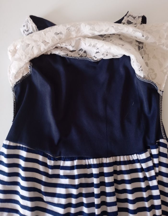 Robe  sans manches, 8 ans, marine /dentelle/dentelle. Très bon état - photo numéro 8