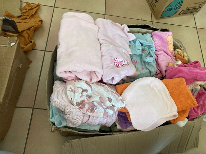 Gros lot de vêtements bb fille taille 6 moi été automne