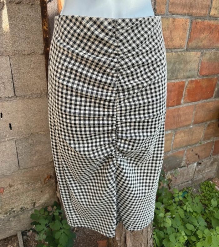 Jupe à carreaux noir et blanc Zara longueur genoux - photo numéro 5