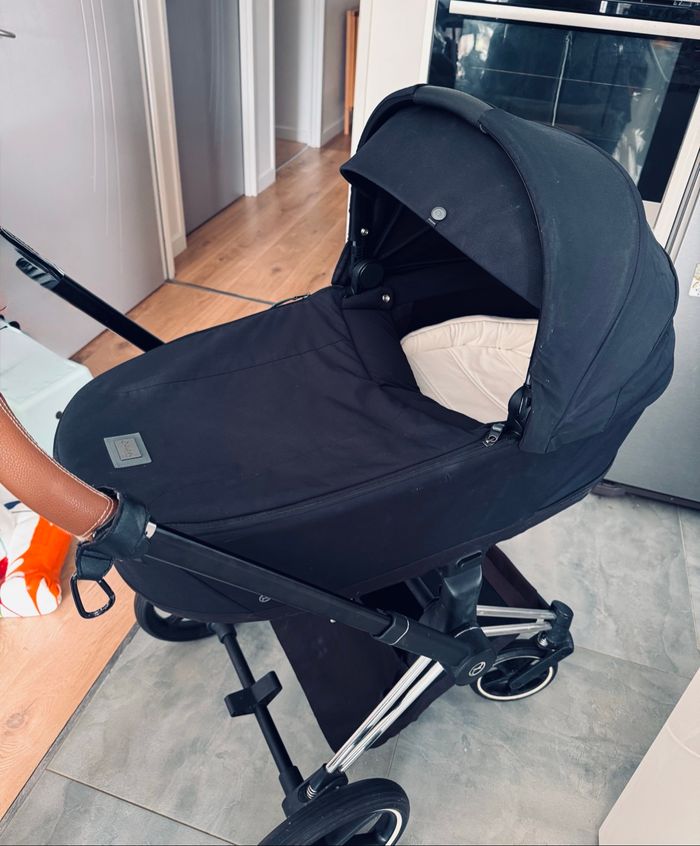 Priam 4 année 2023 poussette cybex + Nacelle très bon état - photo numéro 2