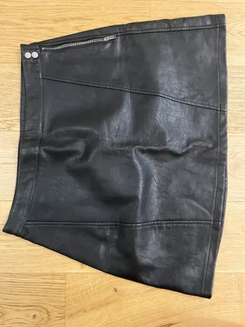 Jupe en cuir noir