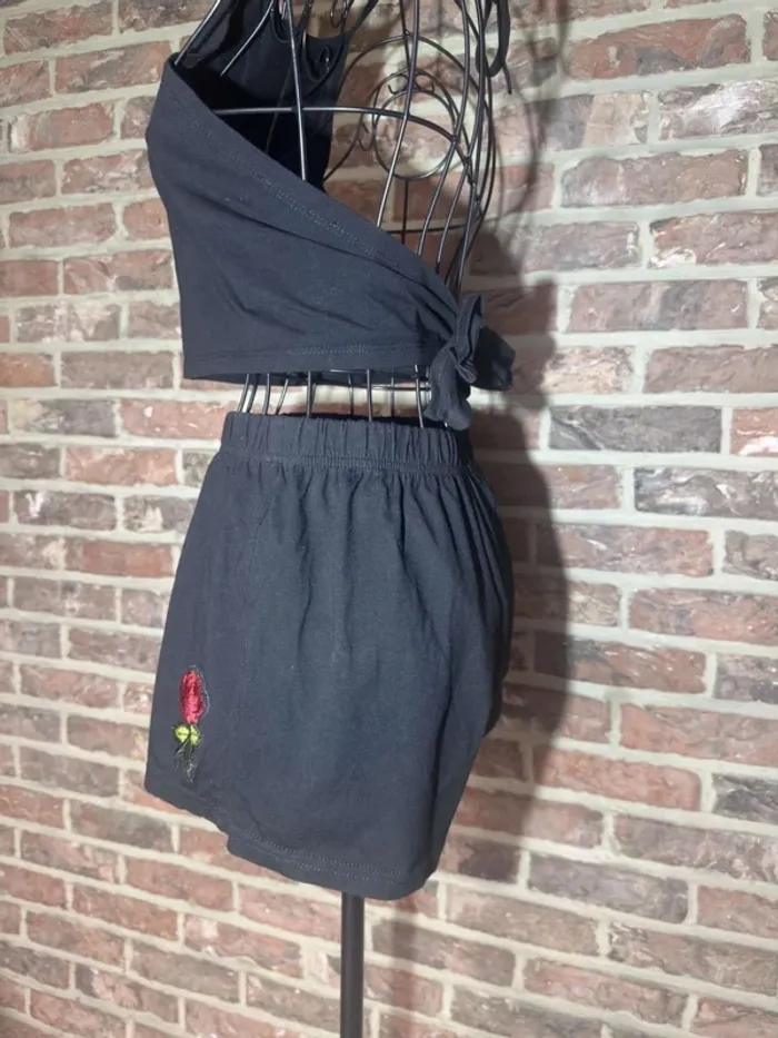 Ensemble short et top noir a fleurs Shein Taille S / 36 - photo numéro 9