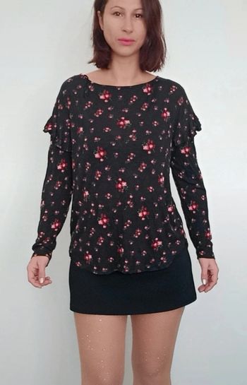 Haut fleuri manches longues volantées