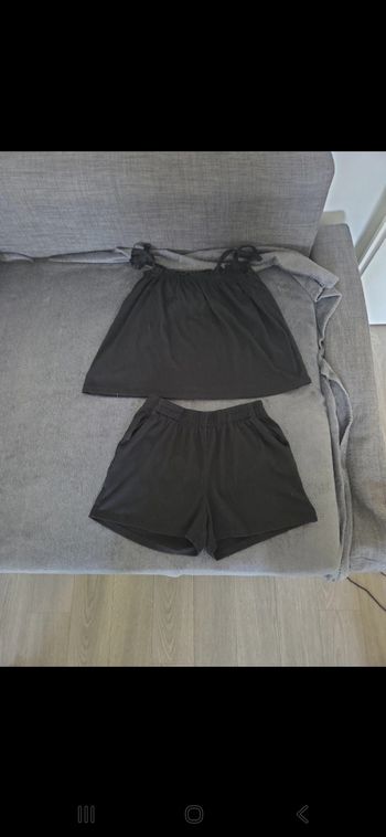 Ensemble d'un short et d'un haut noir