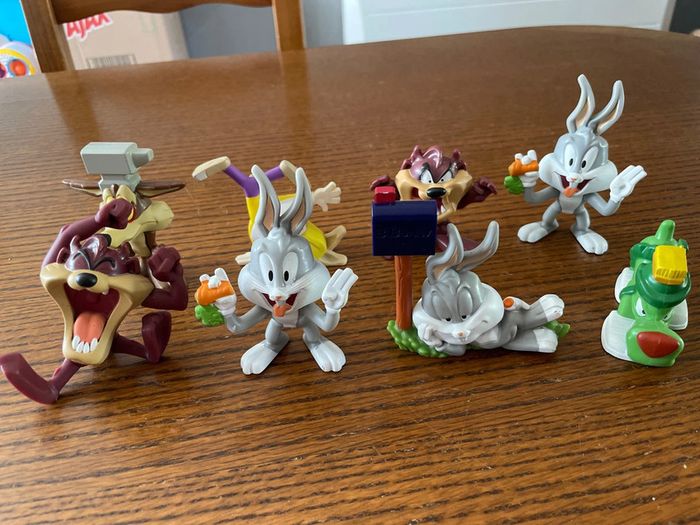 Lot de 8 personnages Bugs Bunny - photo numéro 2