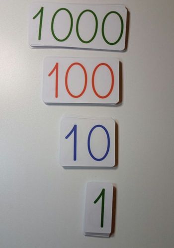 Apprendre les nombres avec les cartes Montessori
