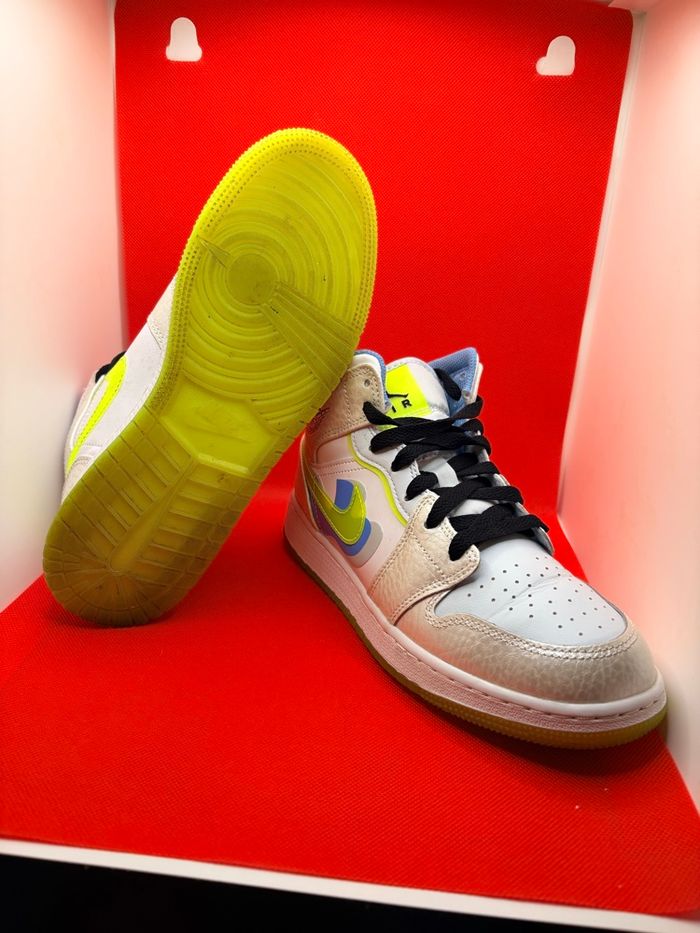 Air Jordan 1 Mid Se Warped Swoosh - photo numéro 4