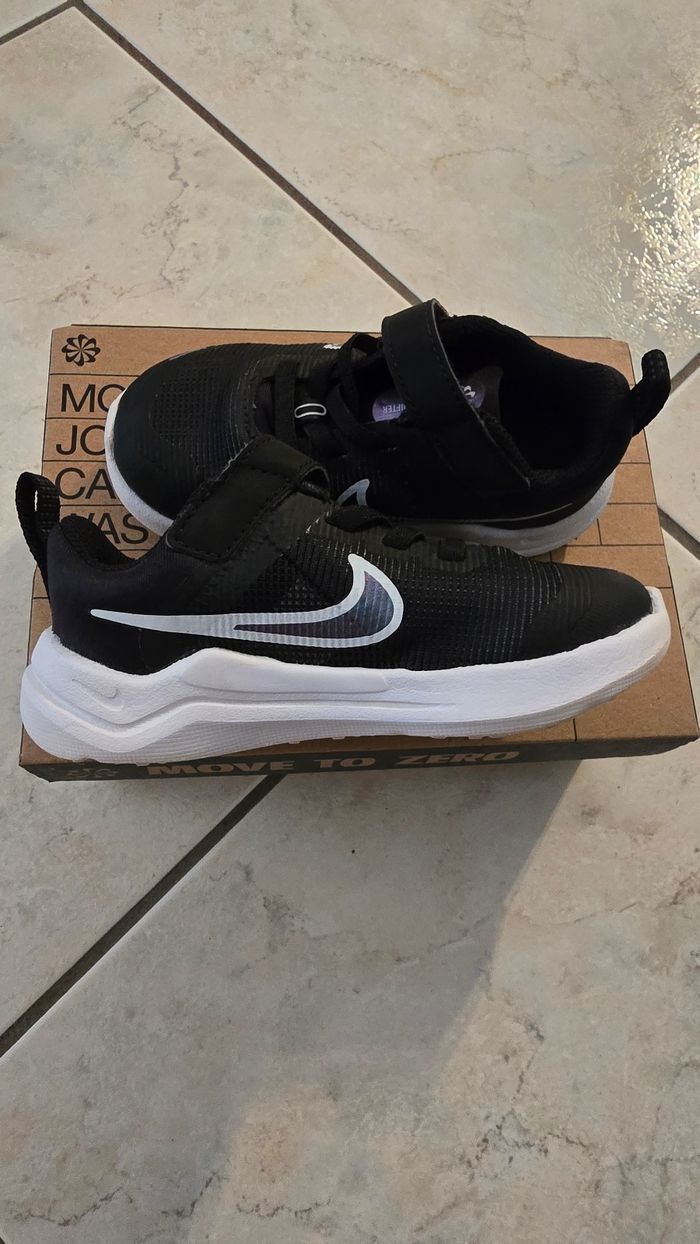 (Neuves non portées) 🤩😍🥰superbes Baskets running  NIKE  unisex !  pointure 23.5 😍🤩🥰 - photo numéro 4
